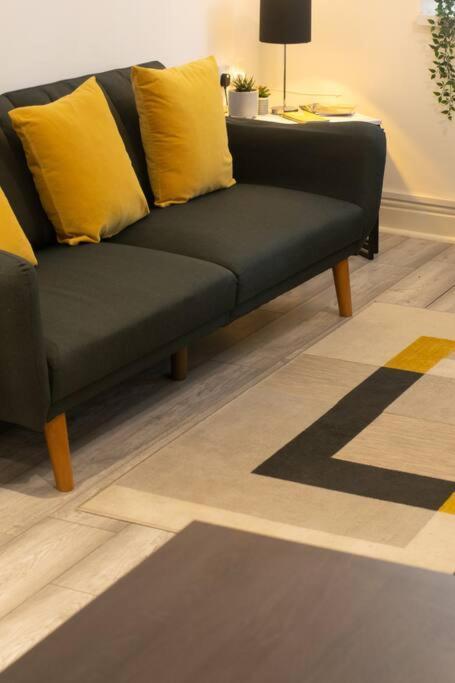 Luxe Living City Apartment - Beach, Wifi, Parking Swansea Eksteriør billede