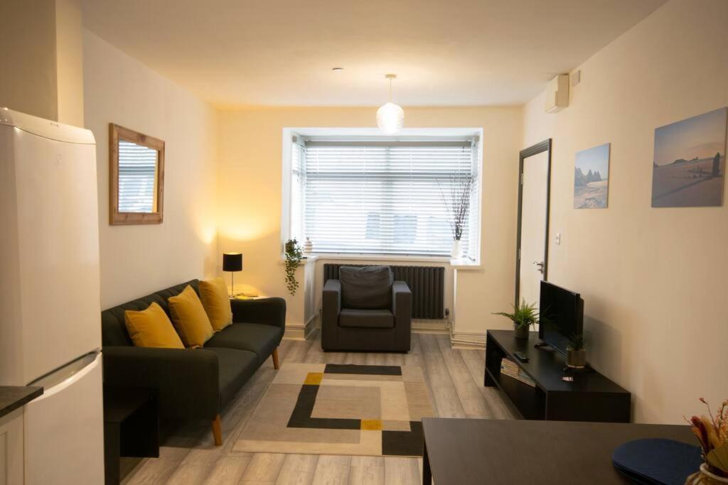 Luxe Living City Apartment - Beach, Wifi, Parking Swansea Eksteriør billede